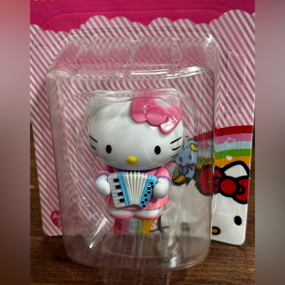 Hello Kitty Music Collection- Accordion 🪗 Kitty  figurine🩷🩷